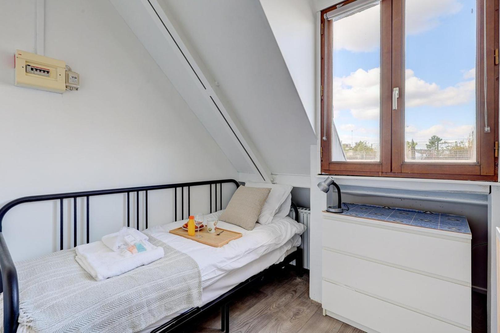 593 Aurelie - Superbe A Paris