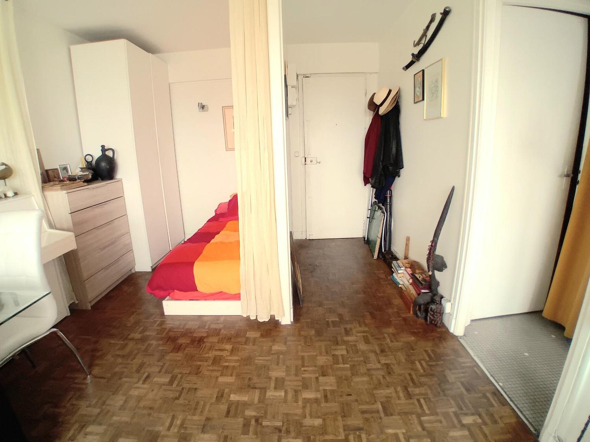 Jolie A 12 Em Apartment Paris