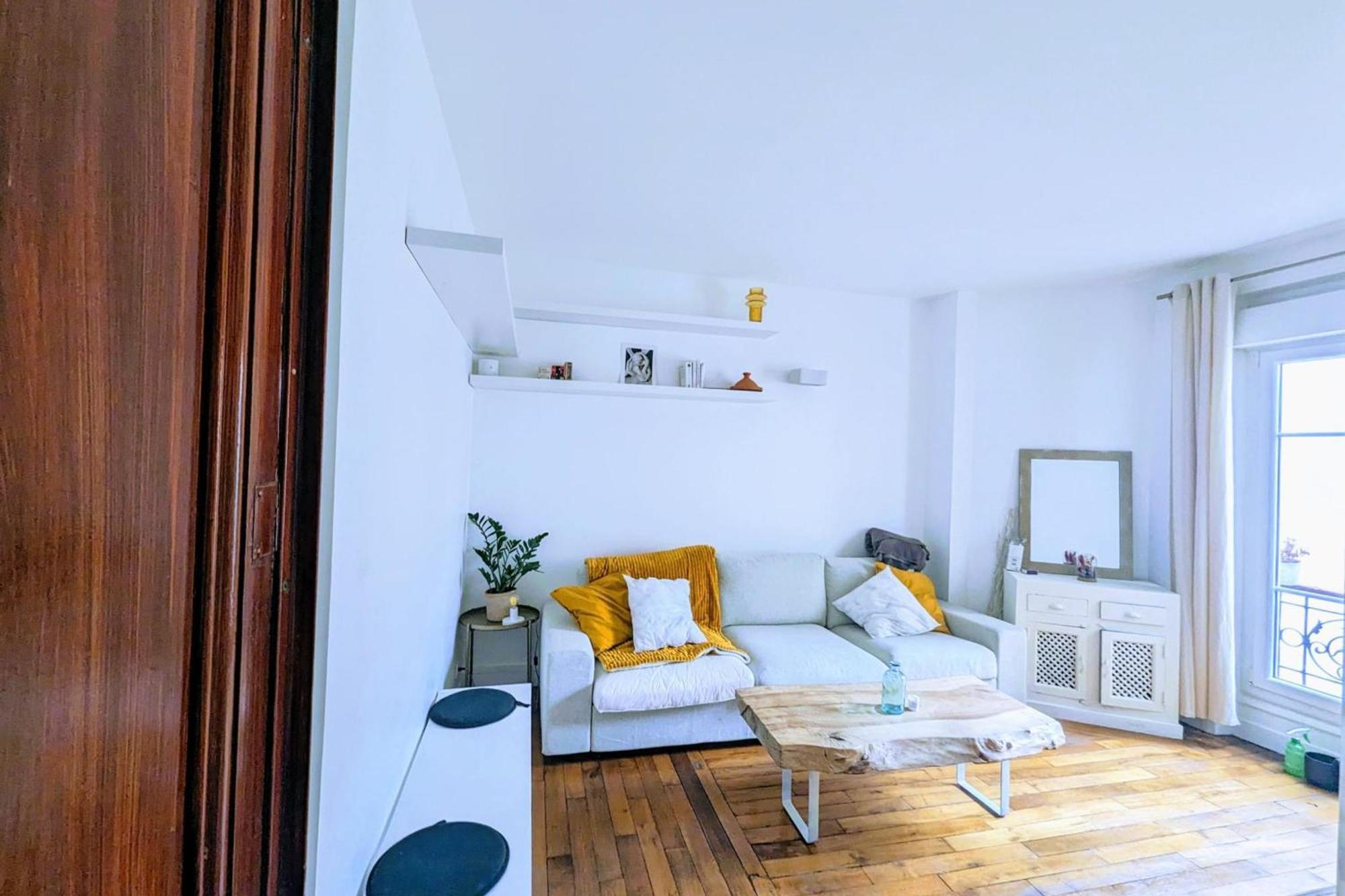 Bright And Peaceful Nest Near Montmartre Paris