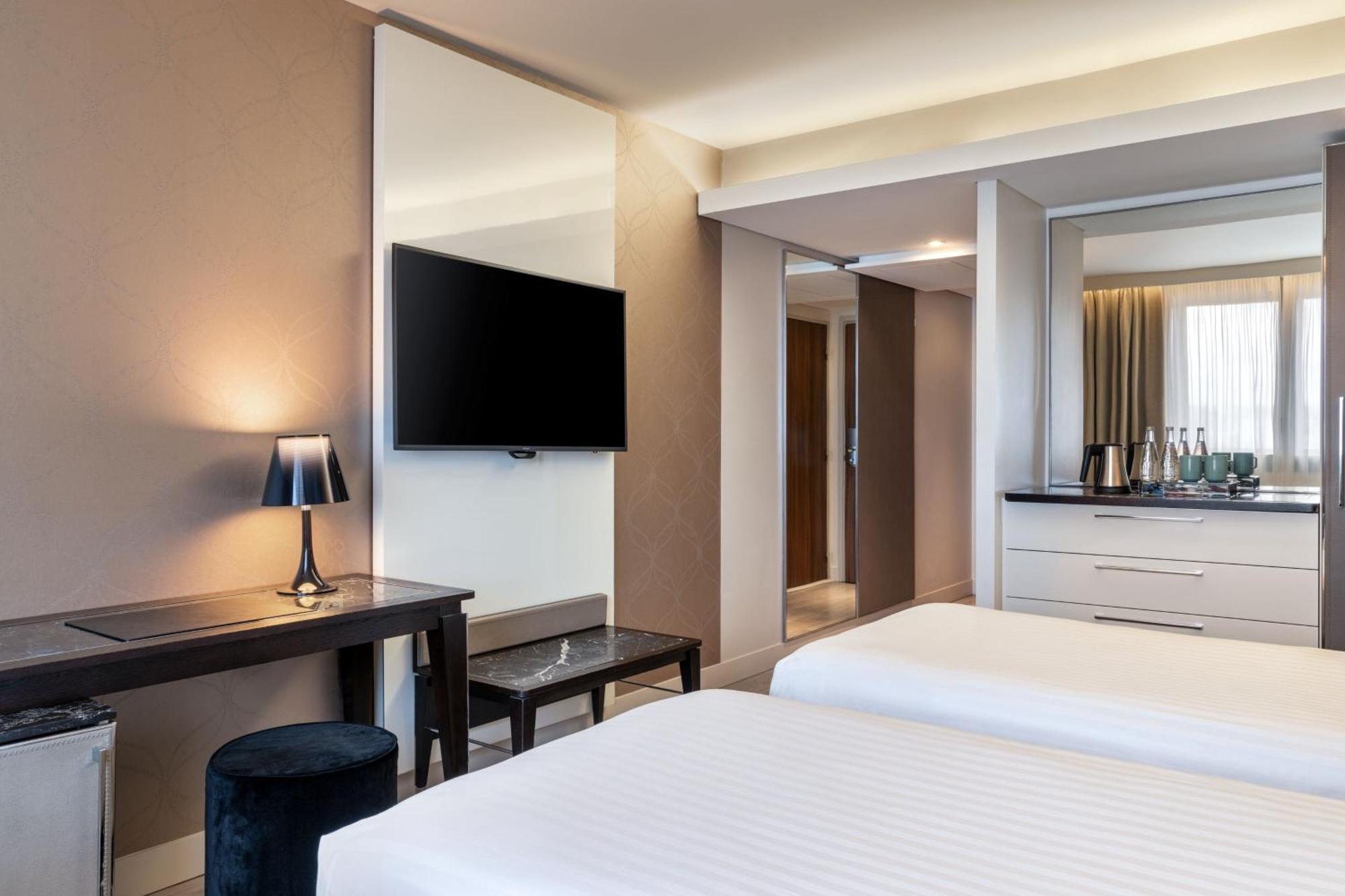 Hotel Ac Porte Maillot 4*