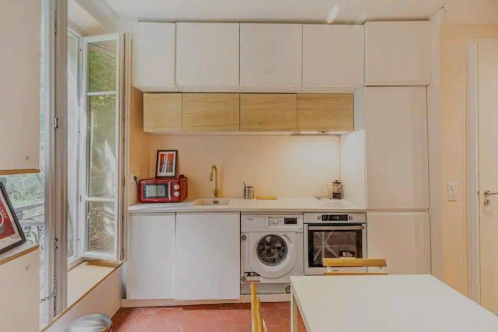 40sq Meters In Buttes Chaumomt Paris