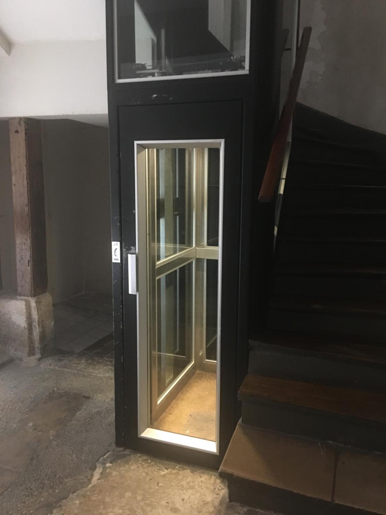 Charmante De Bonne A Montorgueil *