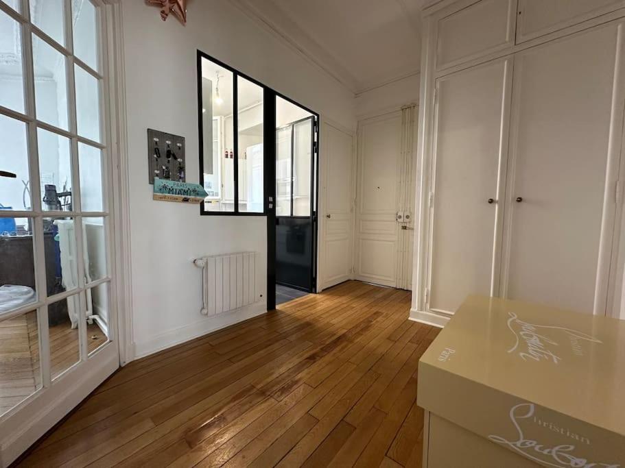 Apartment Place De L'etoile 200 Meters Away! *