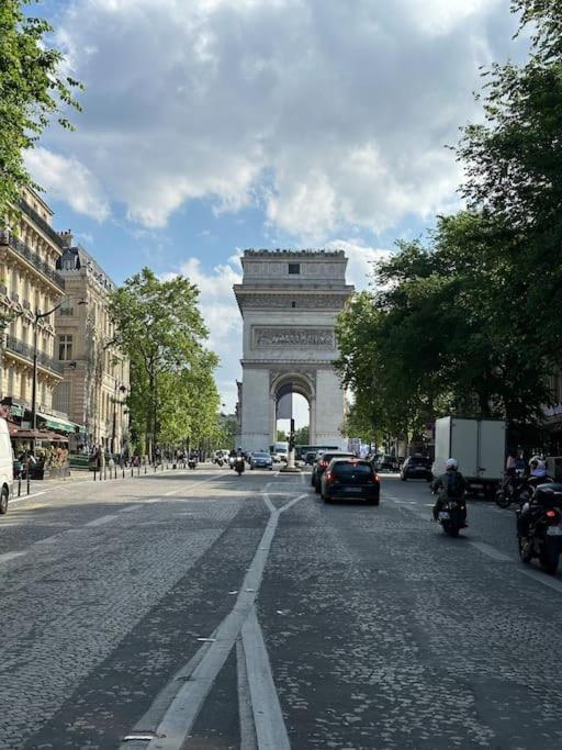 Apartment Place De L'etoile 200 Meters Away! Paris
