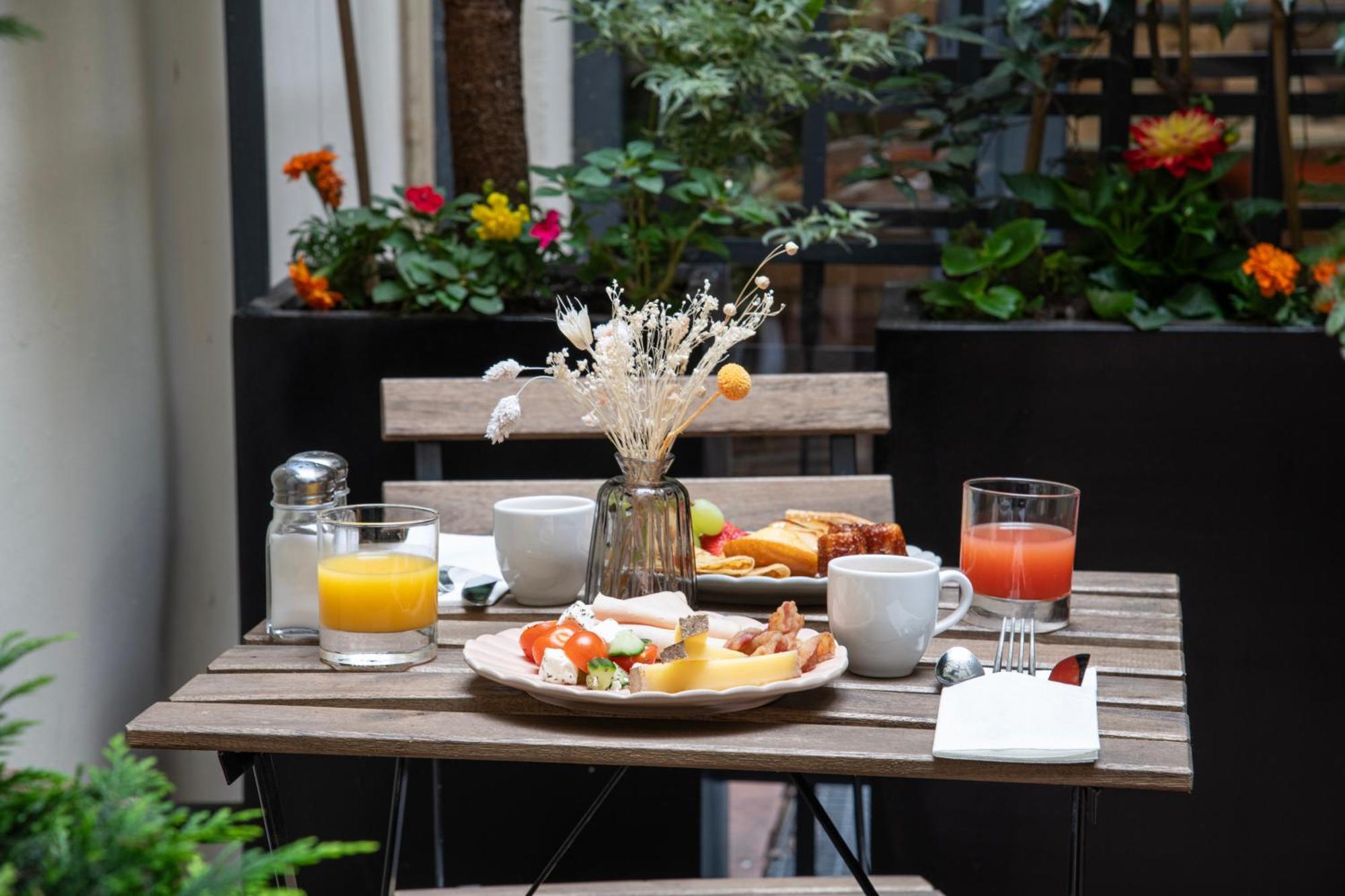 Hotel Mercure Montparnasse Raspail 4*