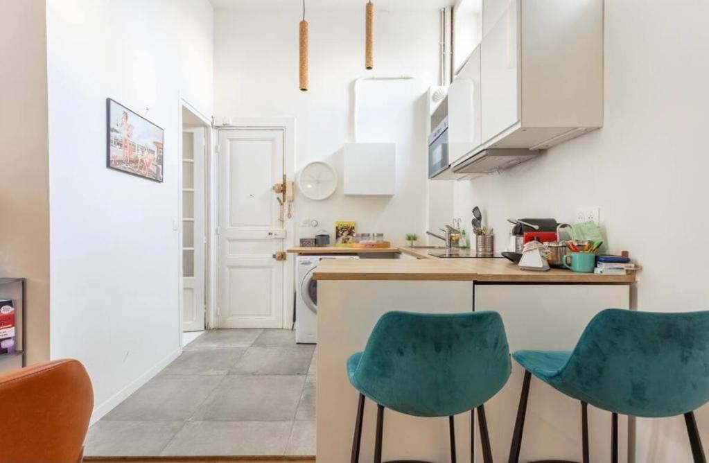 Modern, Spacious Facing The Arc De Triomphe Apartment *