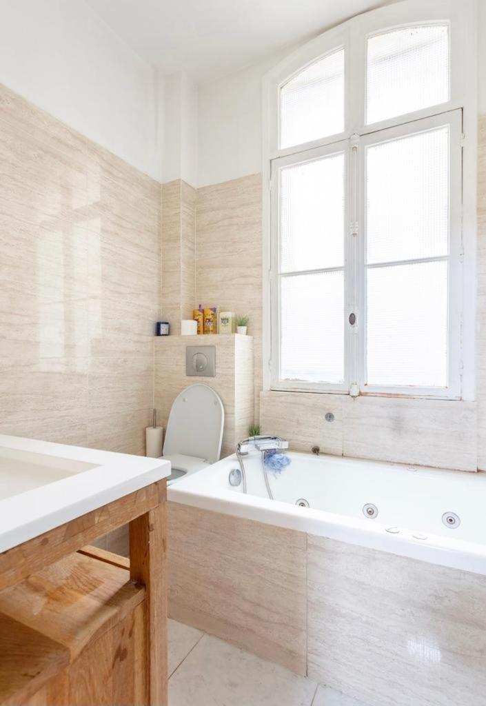 Modern, Spacious Facing The Arc De Triomphe Paris