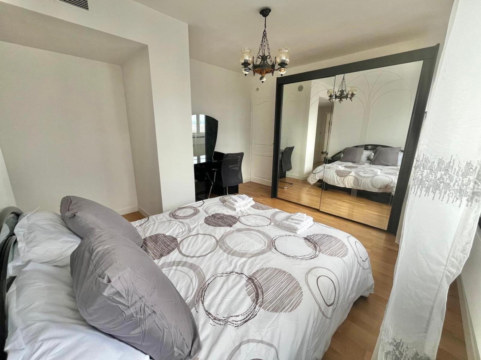 Unique Luxury Parisian Panorama High-rise By The Eiffel Tower Apartment