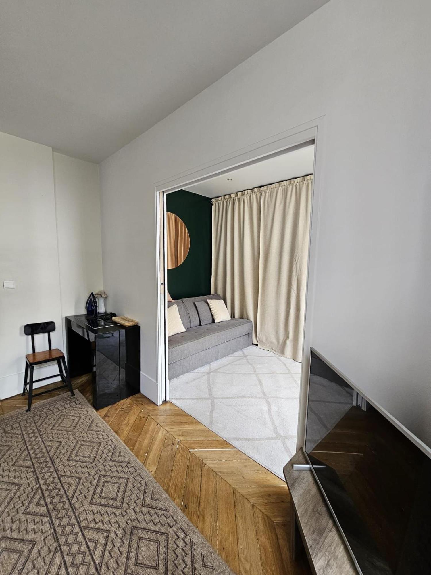 Appartement Joli Havre De Paix En Plein Batignolles *