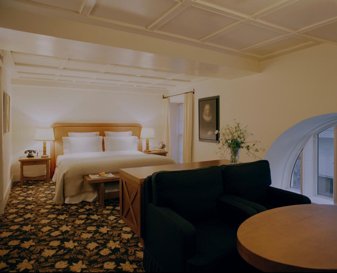 Hotel Chateau Voltaire Paris