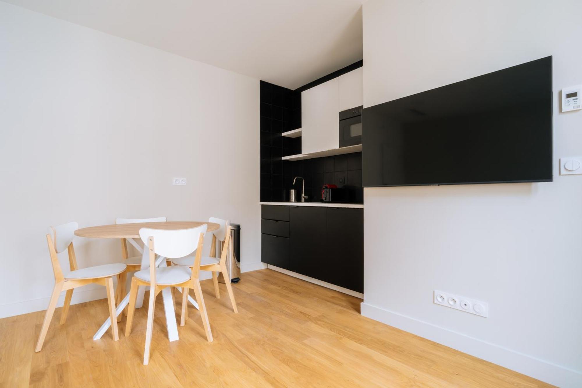 Welcoming 1 Bedroom In Appartement Paris