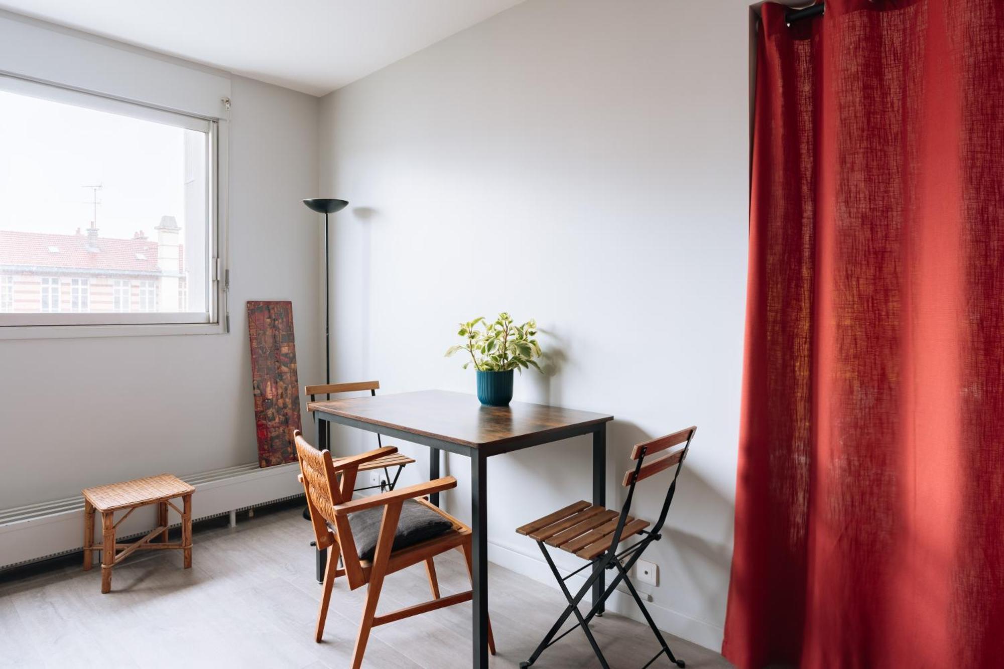 Exuberant 1bd Near Canal Saint-martin! Paris