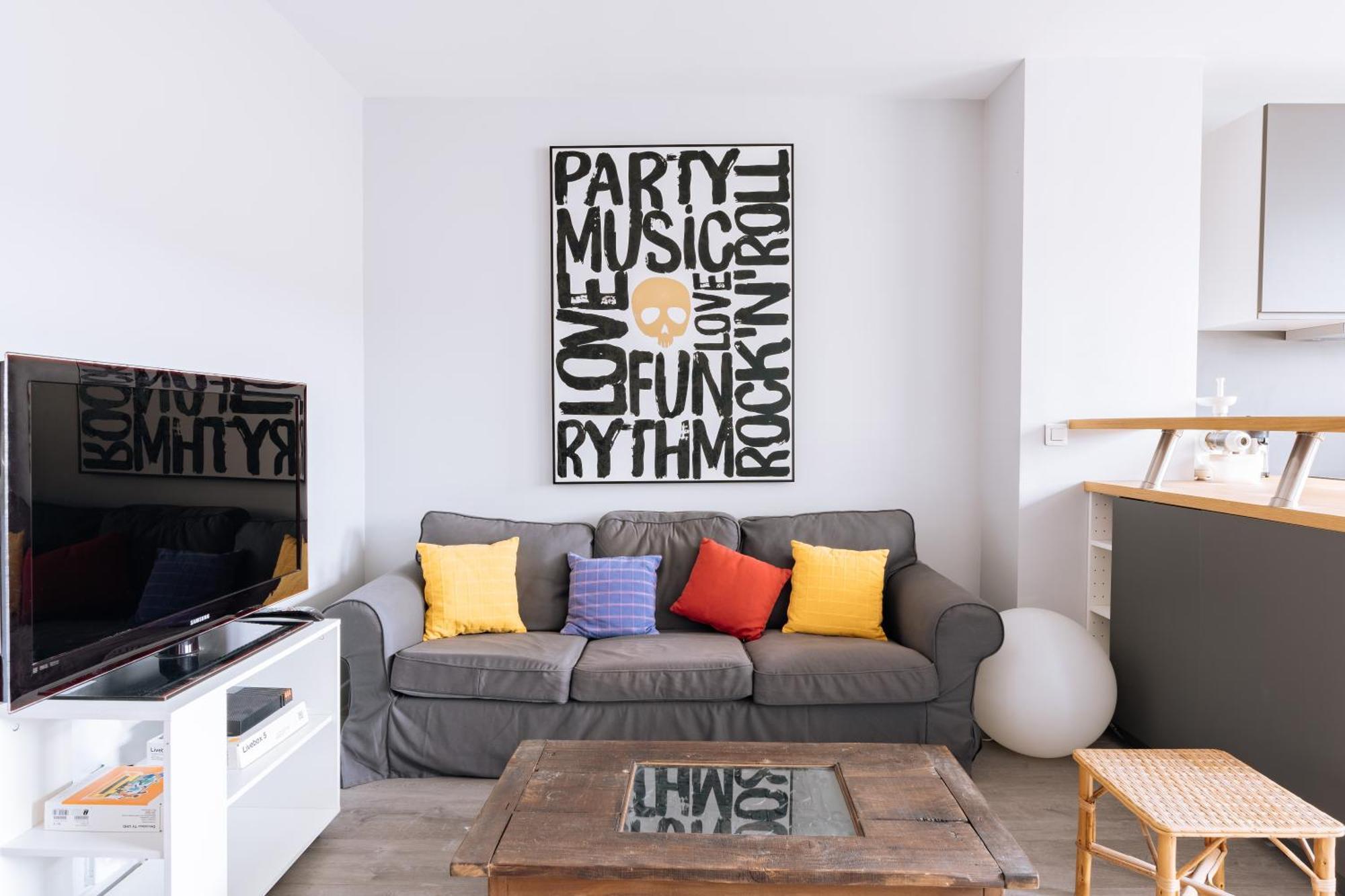 Exuberant 1bd Near Canal Saint-martin! Apartment