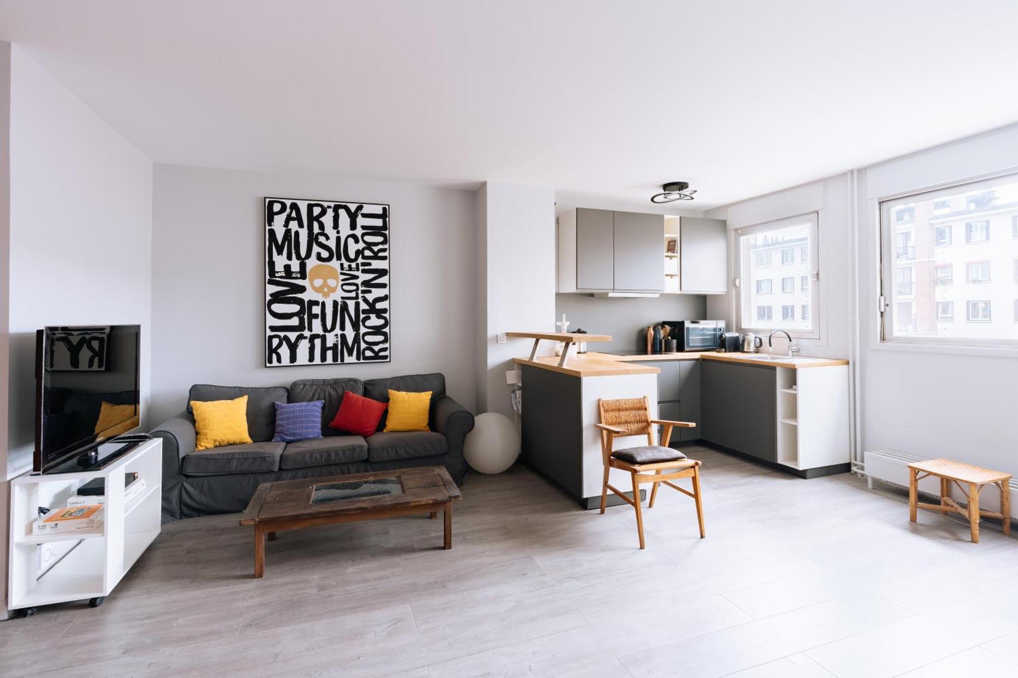 Exuberant 1bd Near Canal Saint-martin! Paris