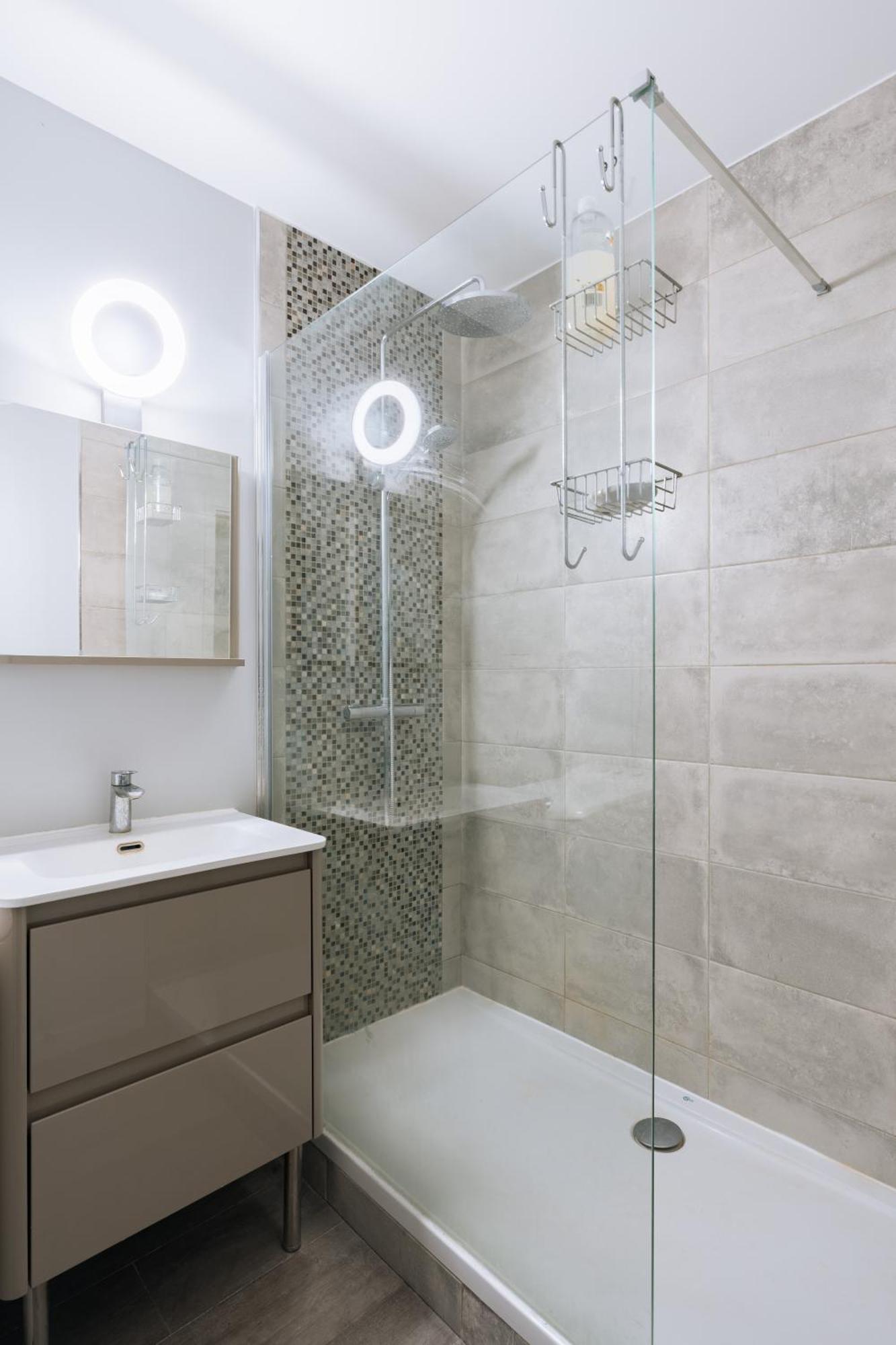 Apartment Exuberant 1bd Near Canal Saint-martin! Paris