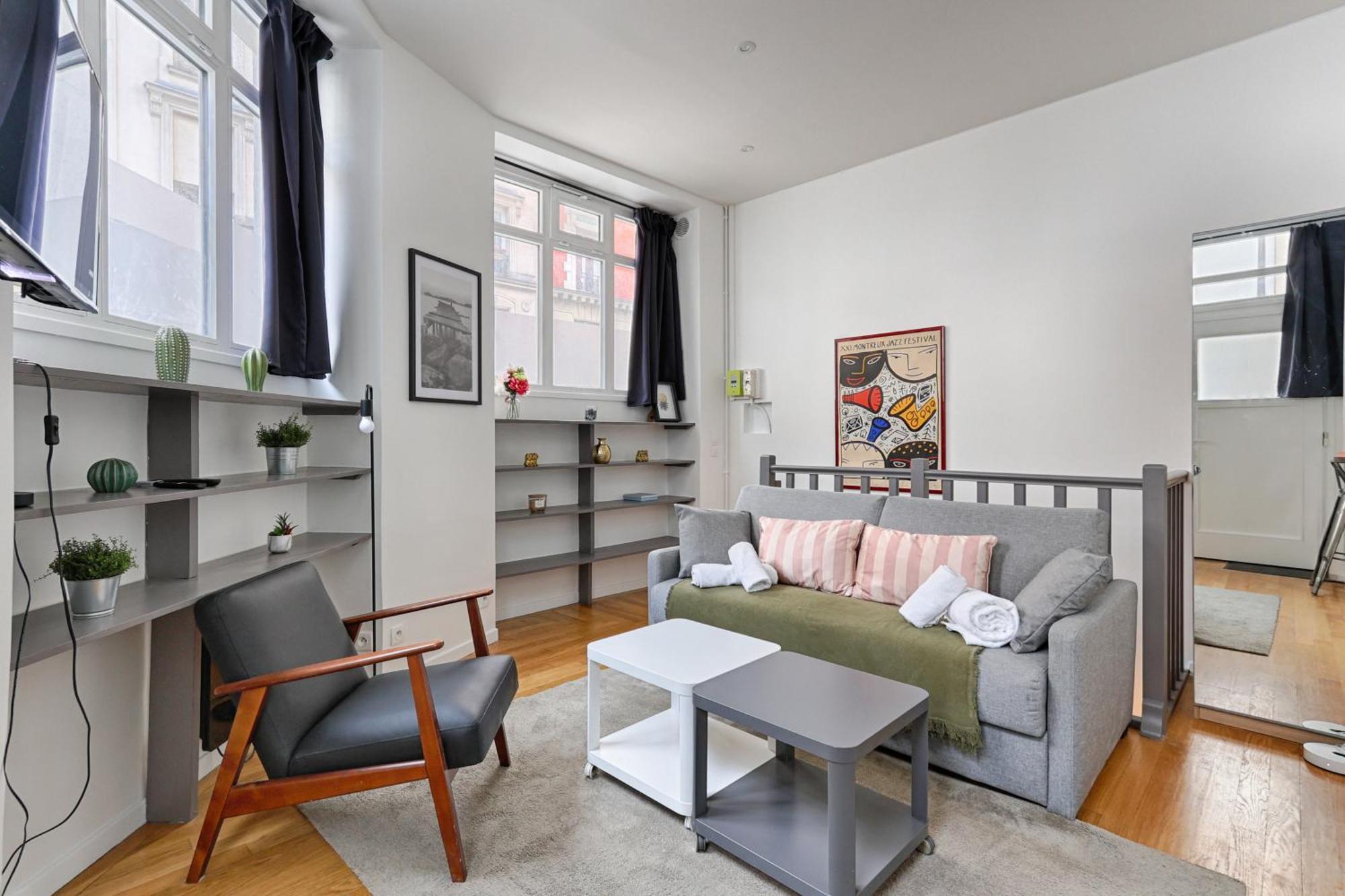 Charming Heart Of 17th Apartment
