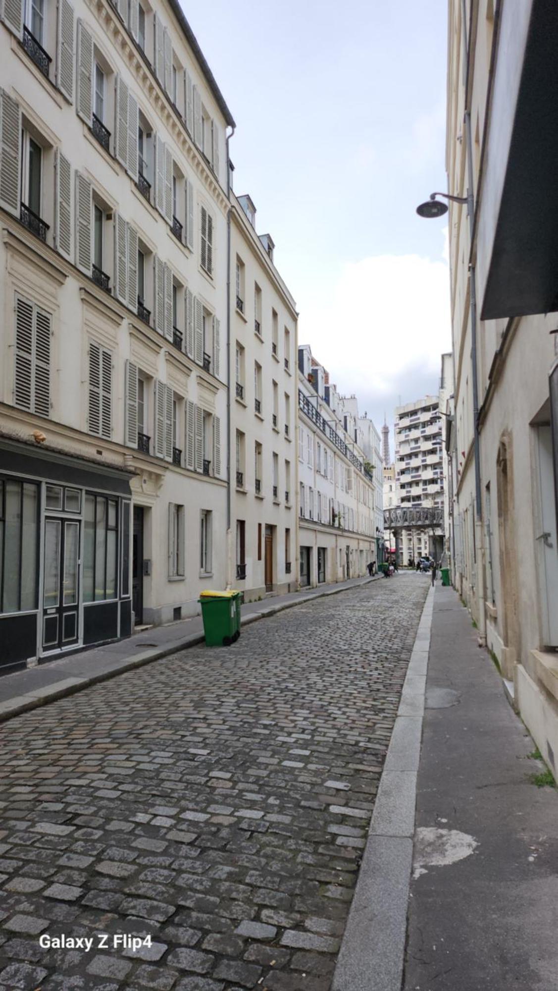 Calme Et Proche Tour Eiffel Apartment