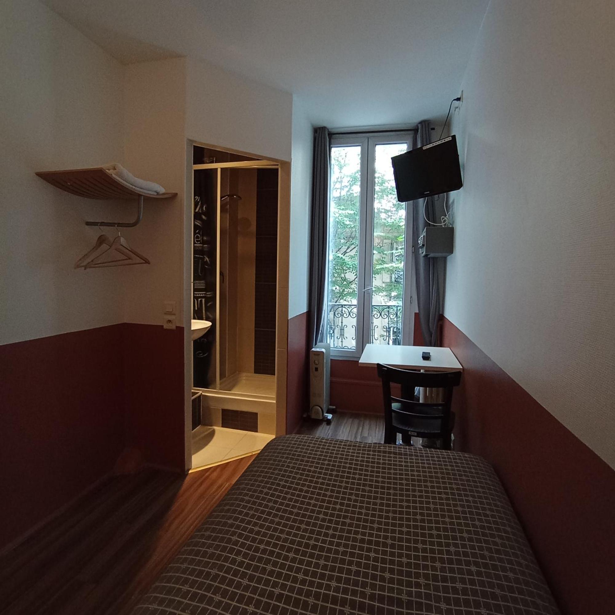 Caulaincourt Montmartre By Hiphophostels Hostel Paris