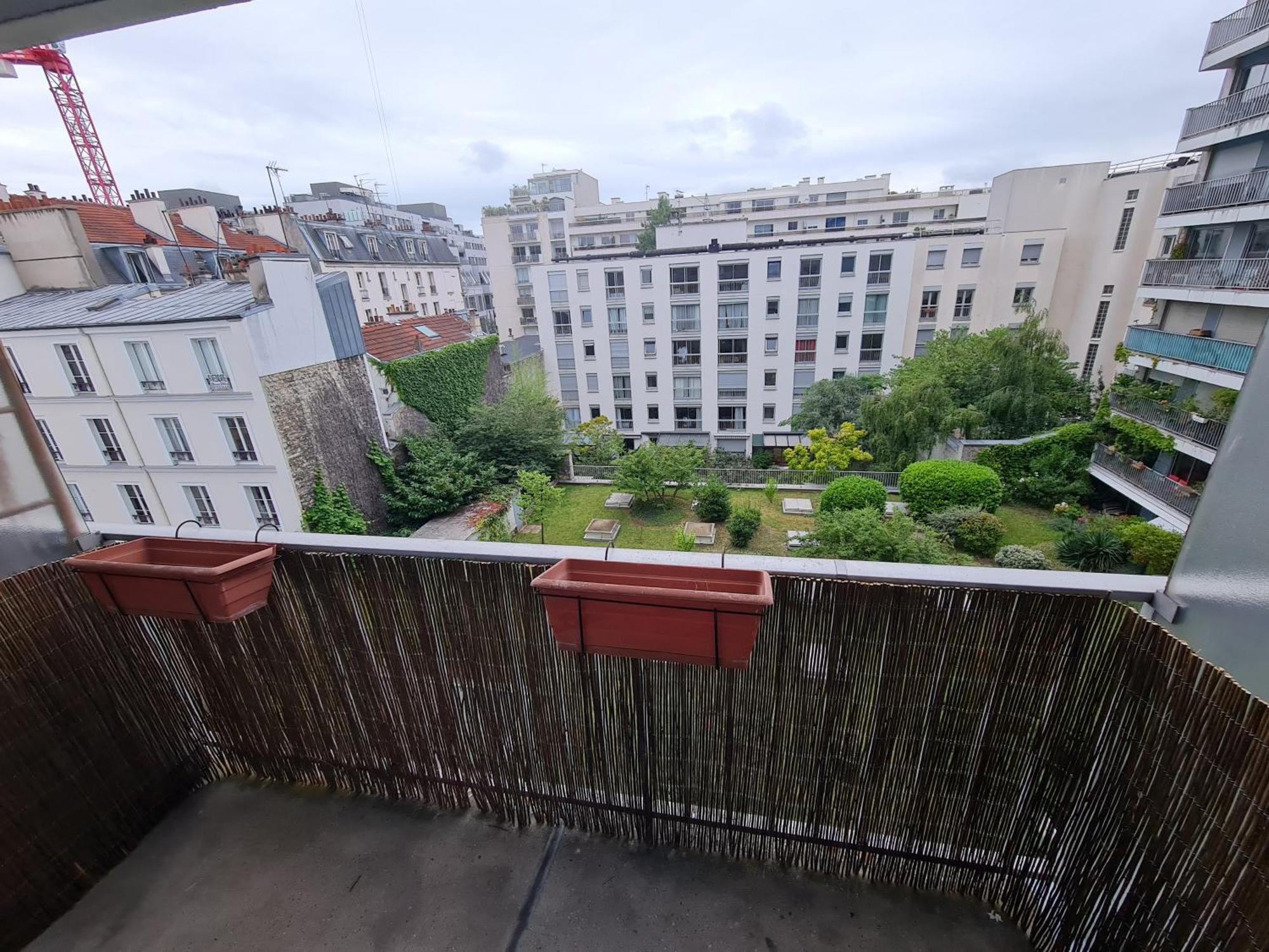 Studio Calme Et Central Apartment