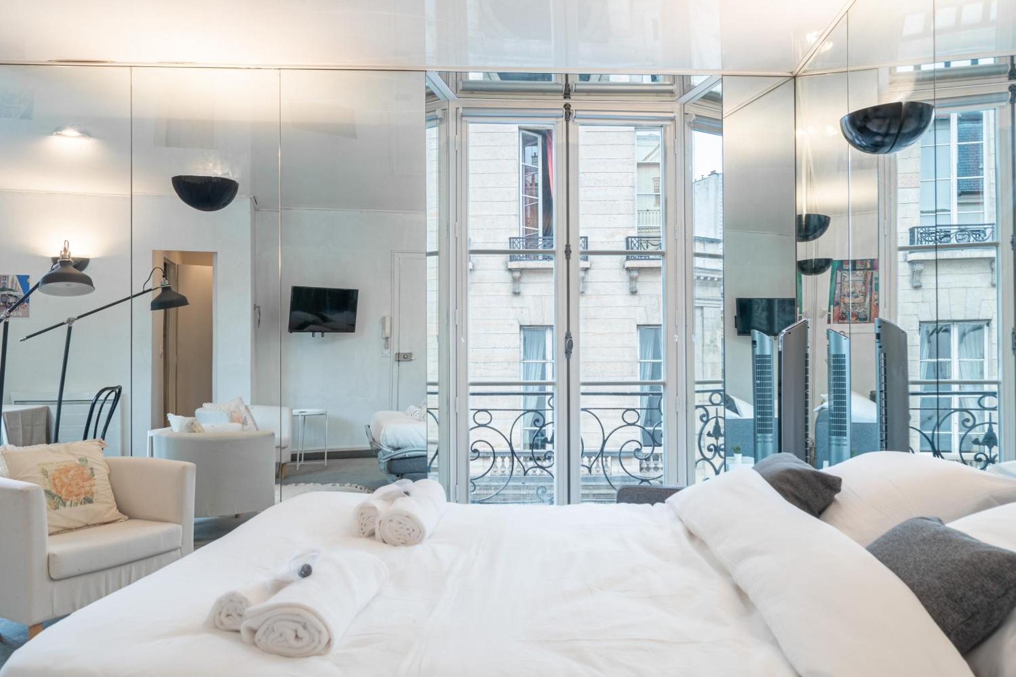 At Jardin Du Luxembourg Apartment