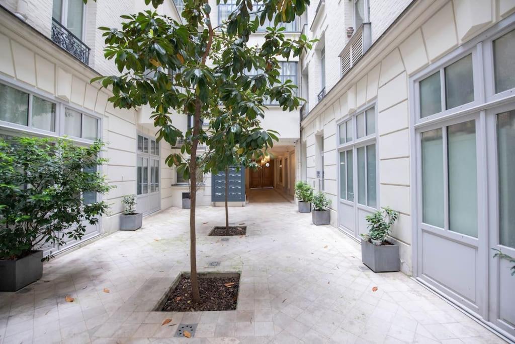 Apartment Elysees Charm Paris