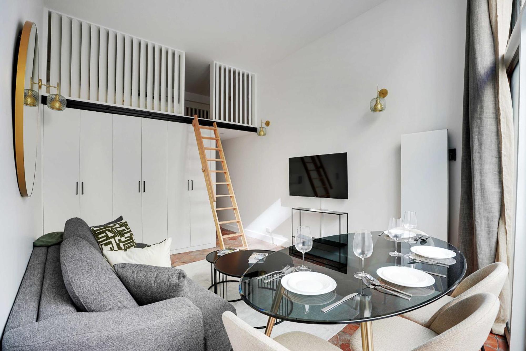 Magnifique Appt Avec 2 Salons- 1bd-6p - Notre-dame Appartement