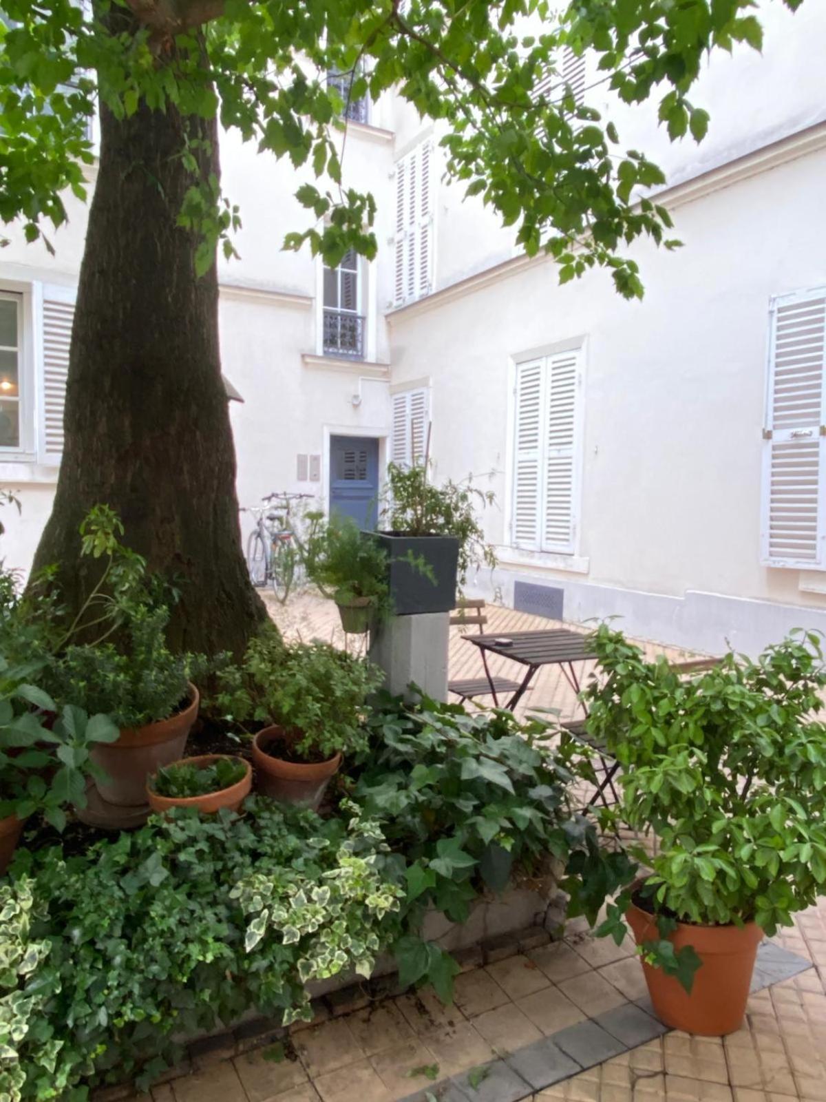 Charming Eiffel Tower Apartment Paris