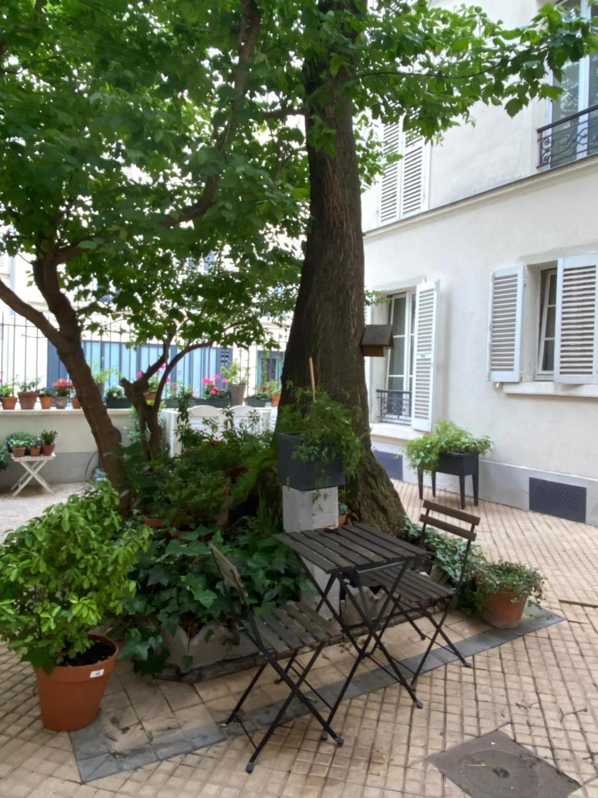 Charming Eiffel Tower Apartment
