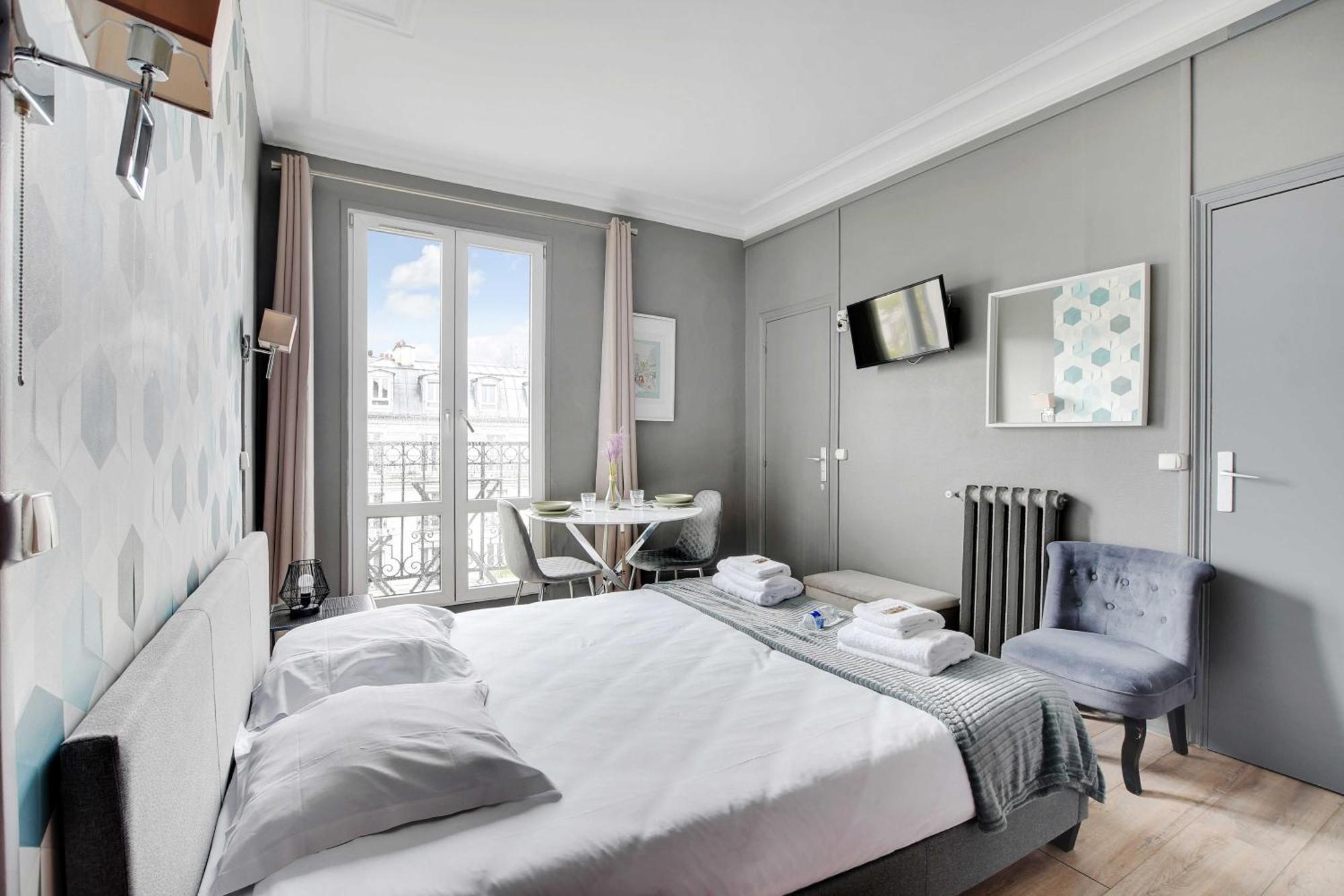 Bright With Balcony Near Gare De L'est *