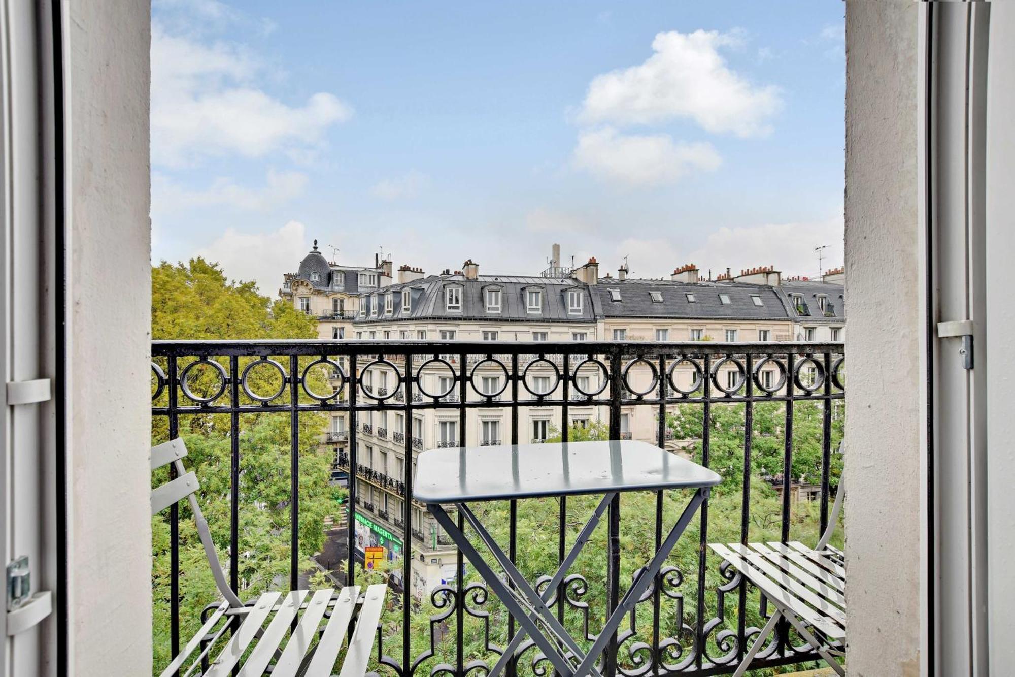 Bright With Balcony Near Gare De L'est *