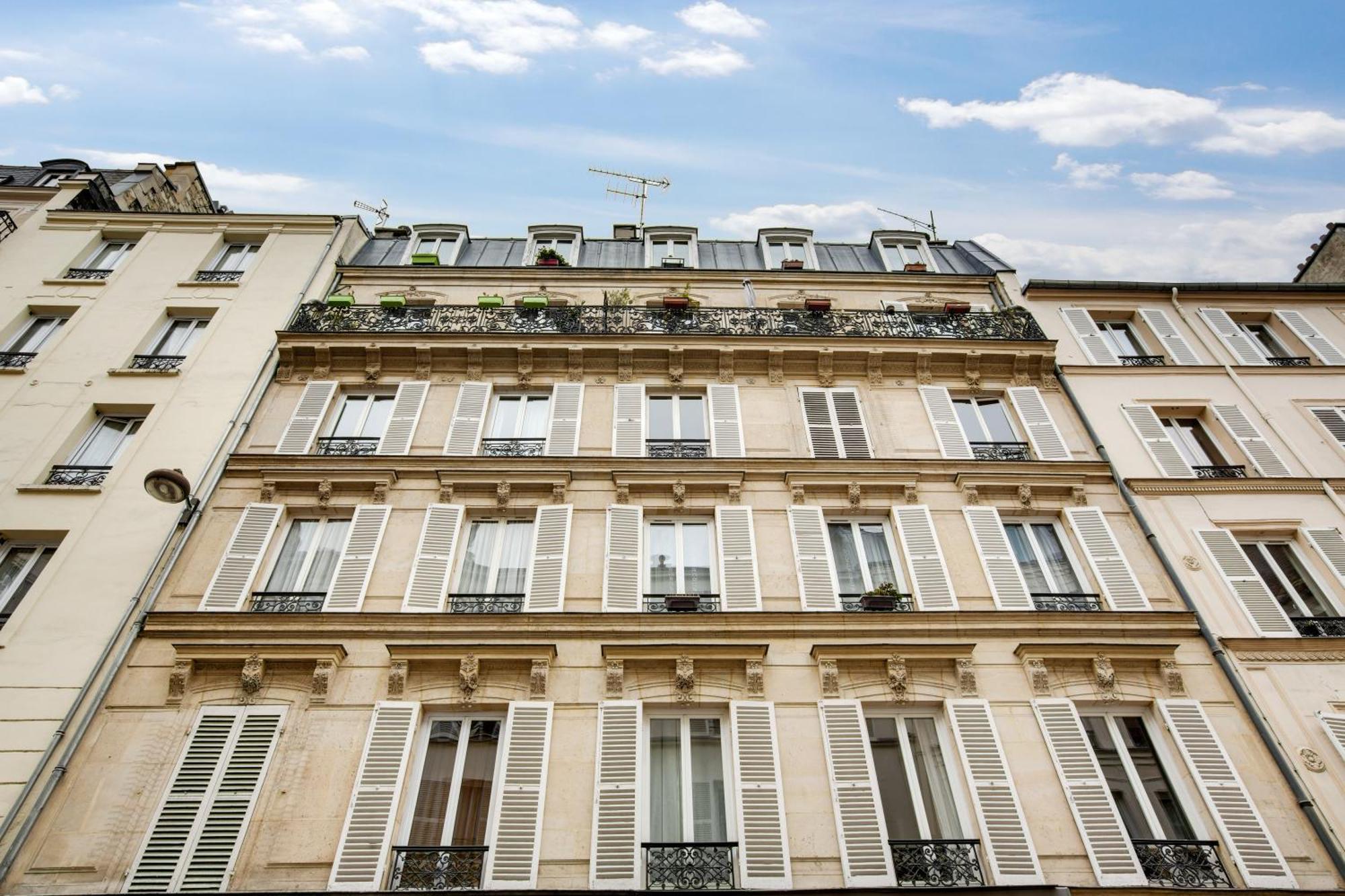 Apartment Chic With Terrace In Paris