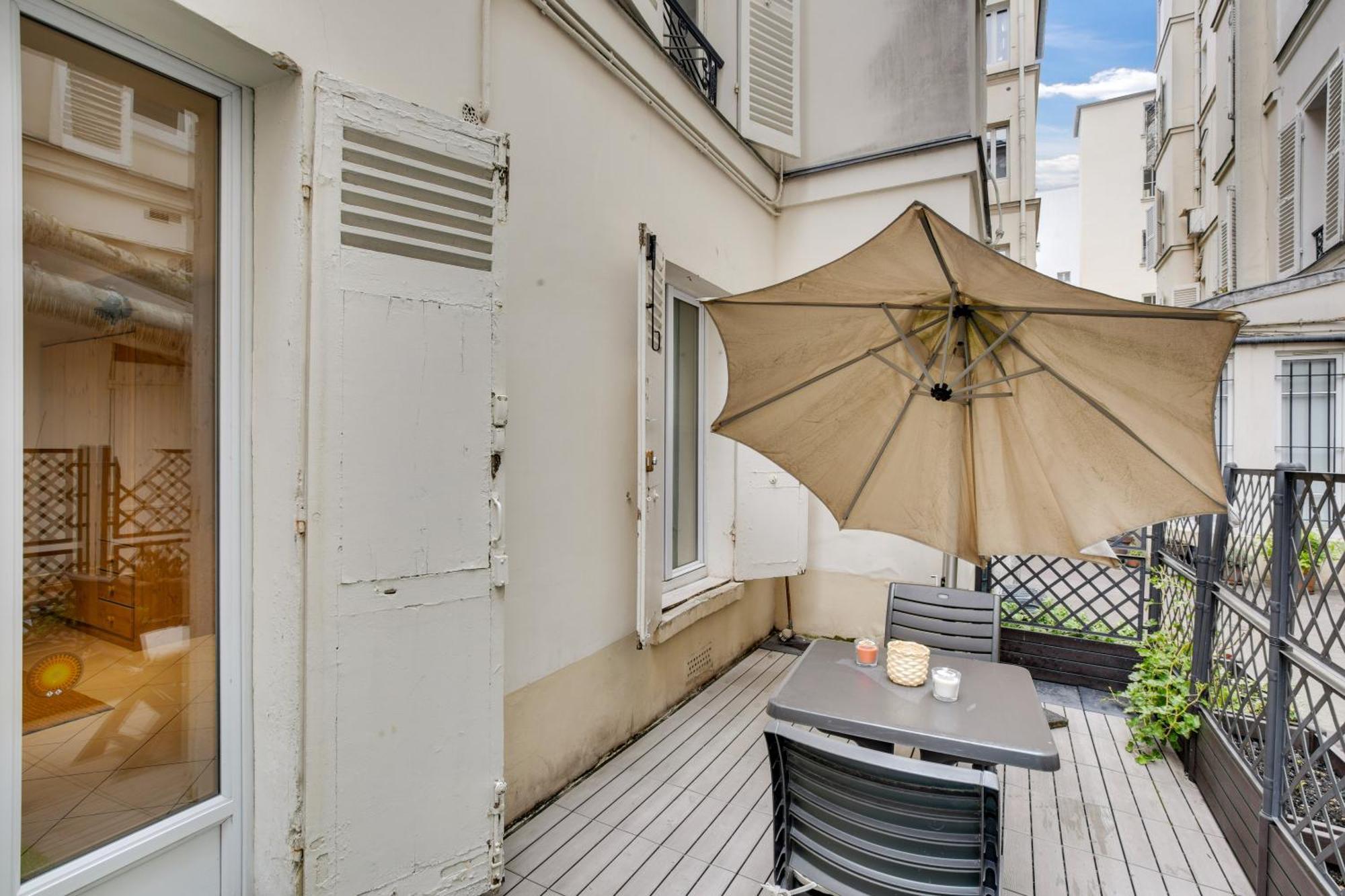 Apartment Chic With Terrace In *