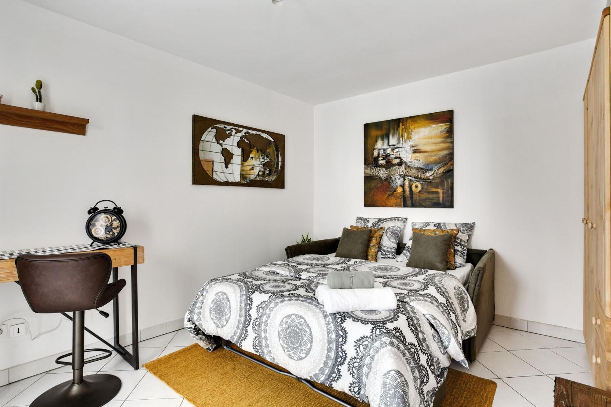 Apartment Chic With Terrace In *