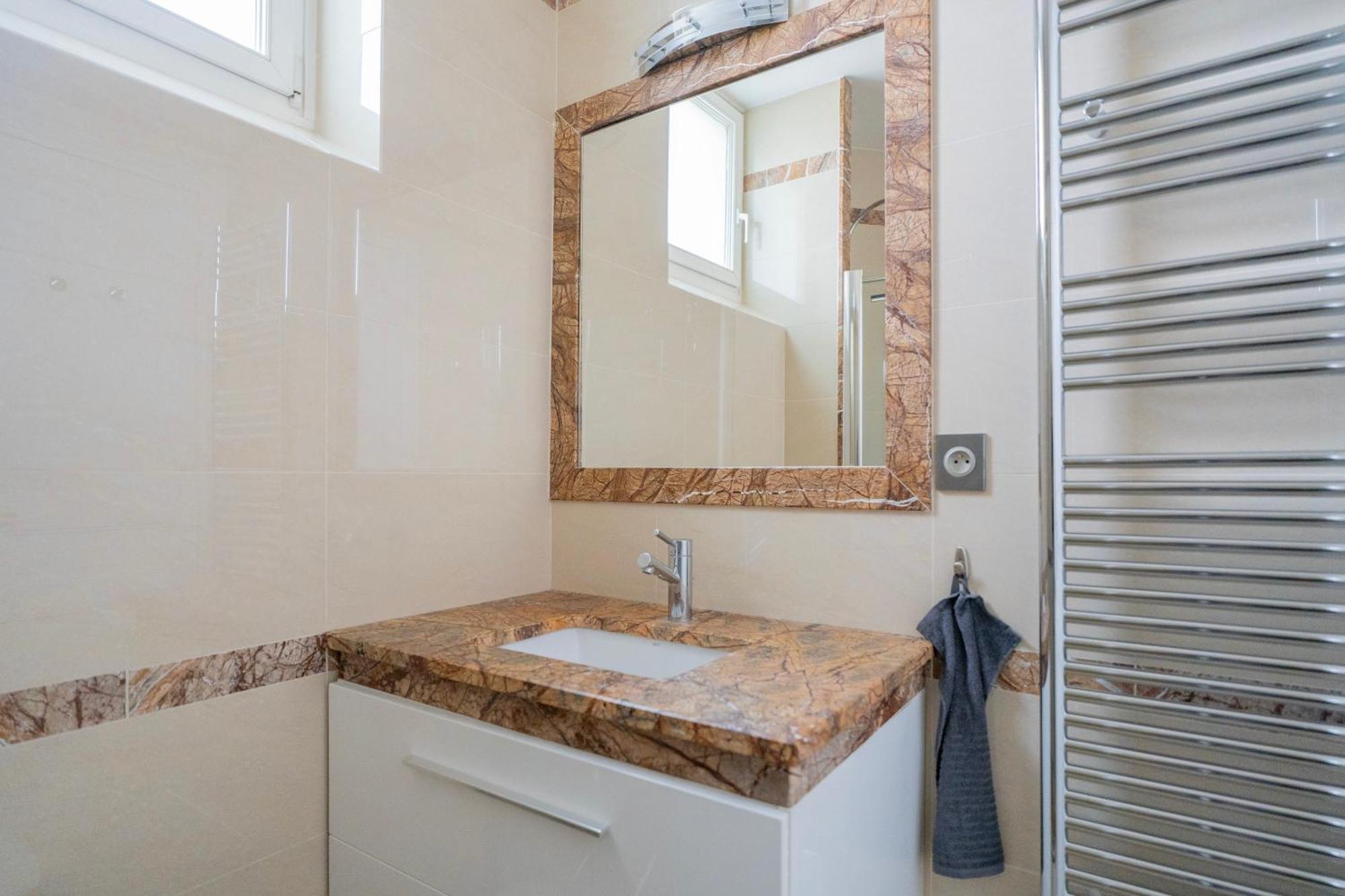Luxury And Comfort In The Heart Of Apartment *