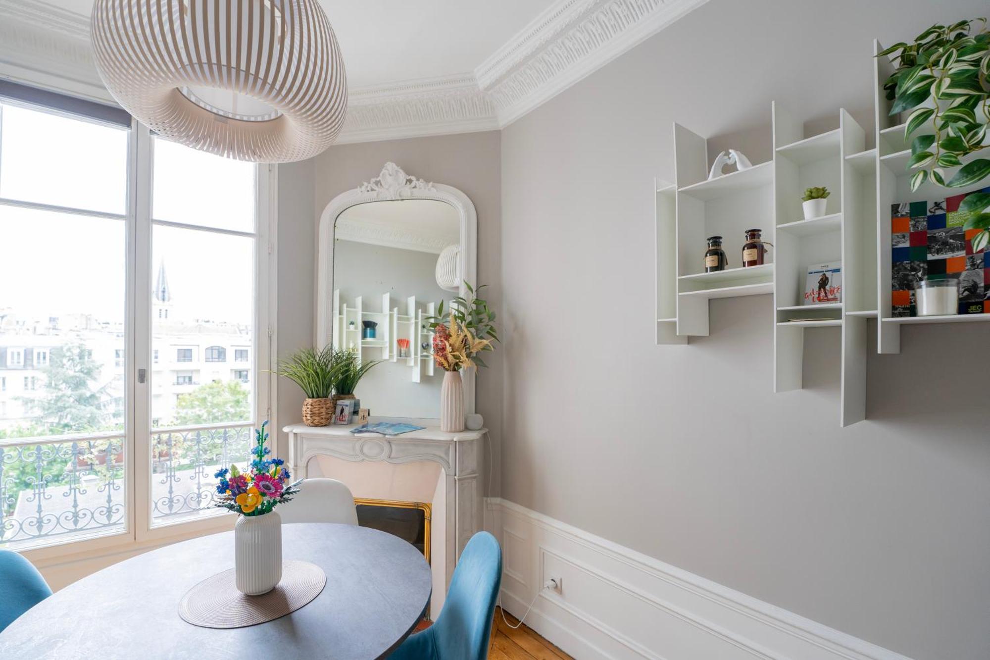 Luxury And Comfort In The Heart Of Apartment *