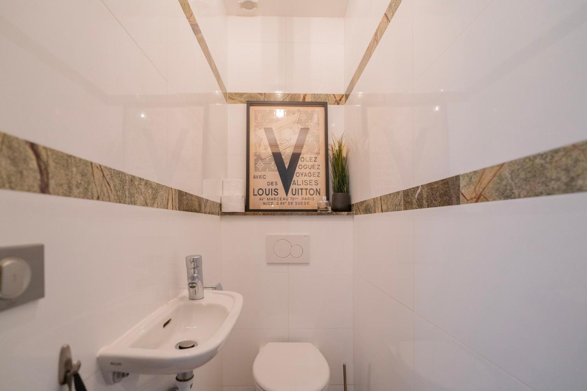 Luxury And Comfort In The Heart Of Apartment *
