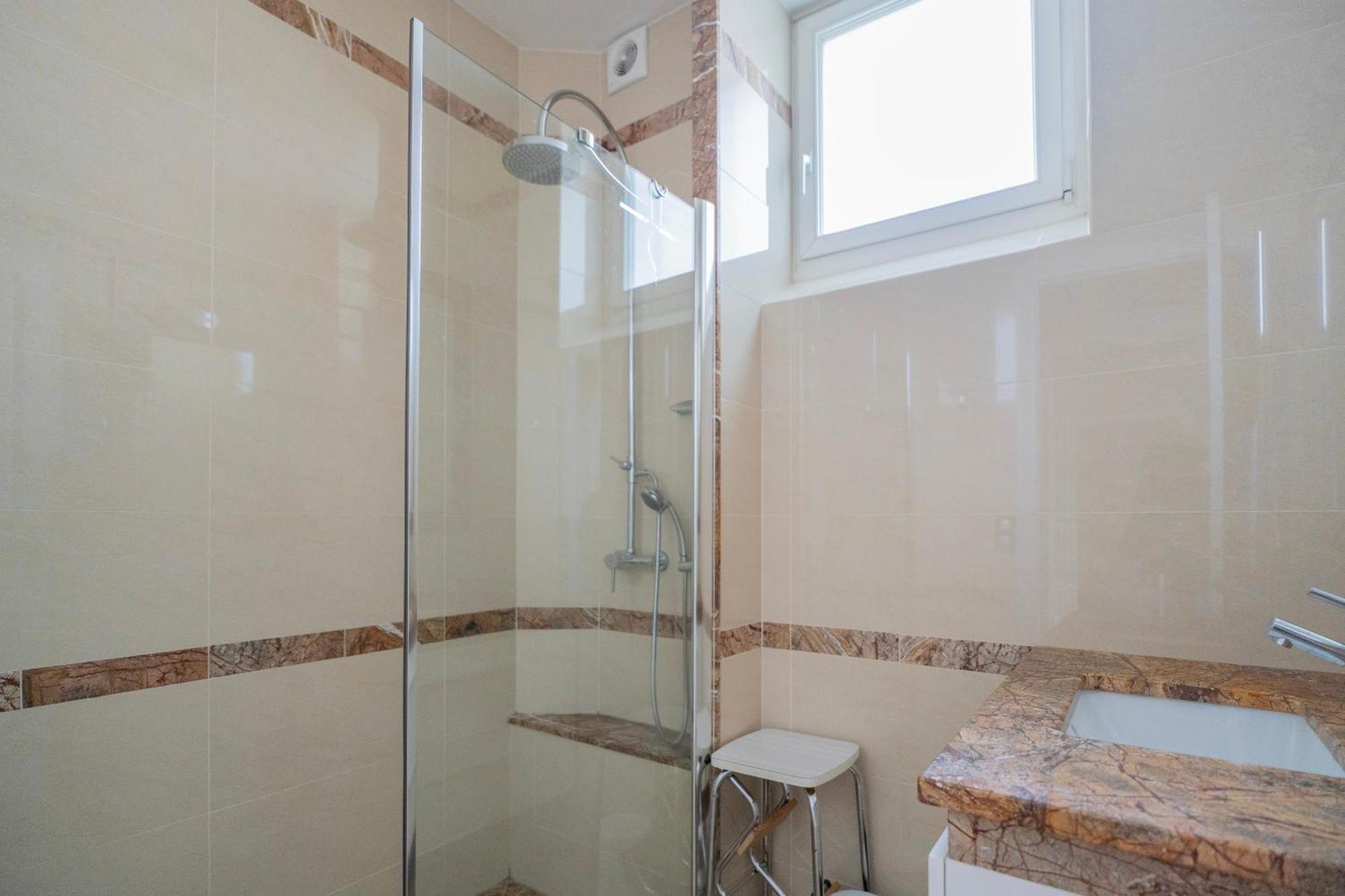Luxury And Comfort In The Heart Of Apartment