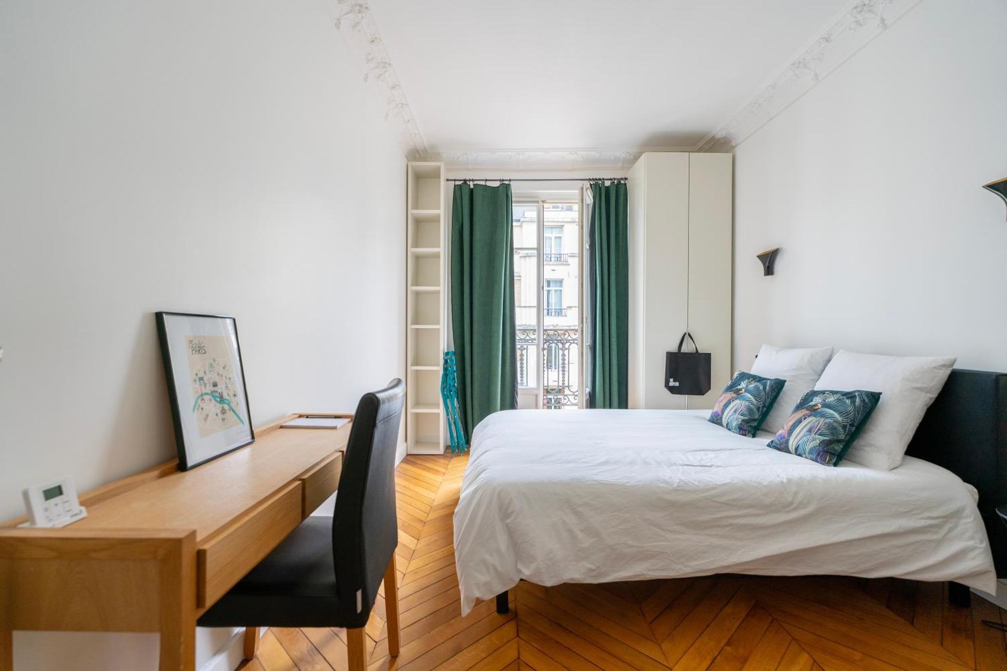 Luxury And Comfort In The Heart Of Apartment Paris
