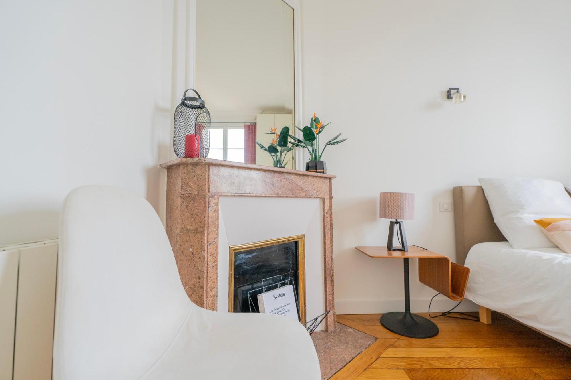 Luxury And Comfort In The Heart Of Apartment *