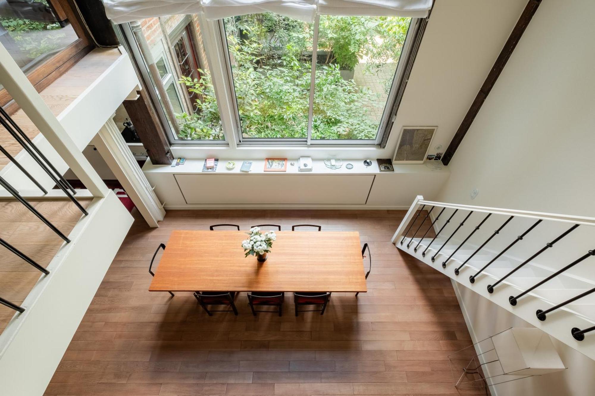 Veeve - Soaring Ceilings, Wondrous Windows Paris