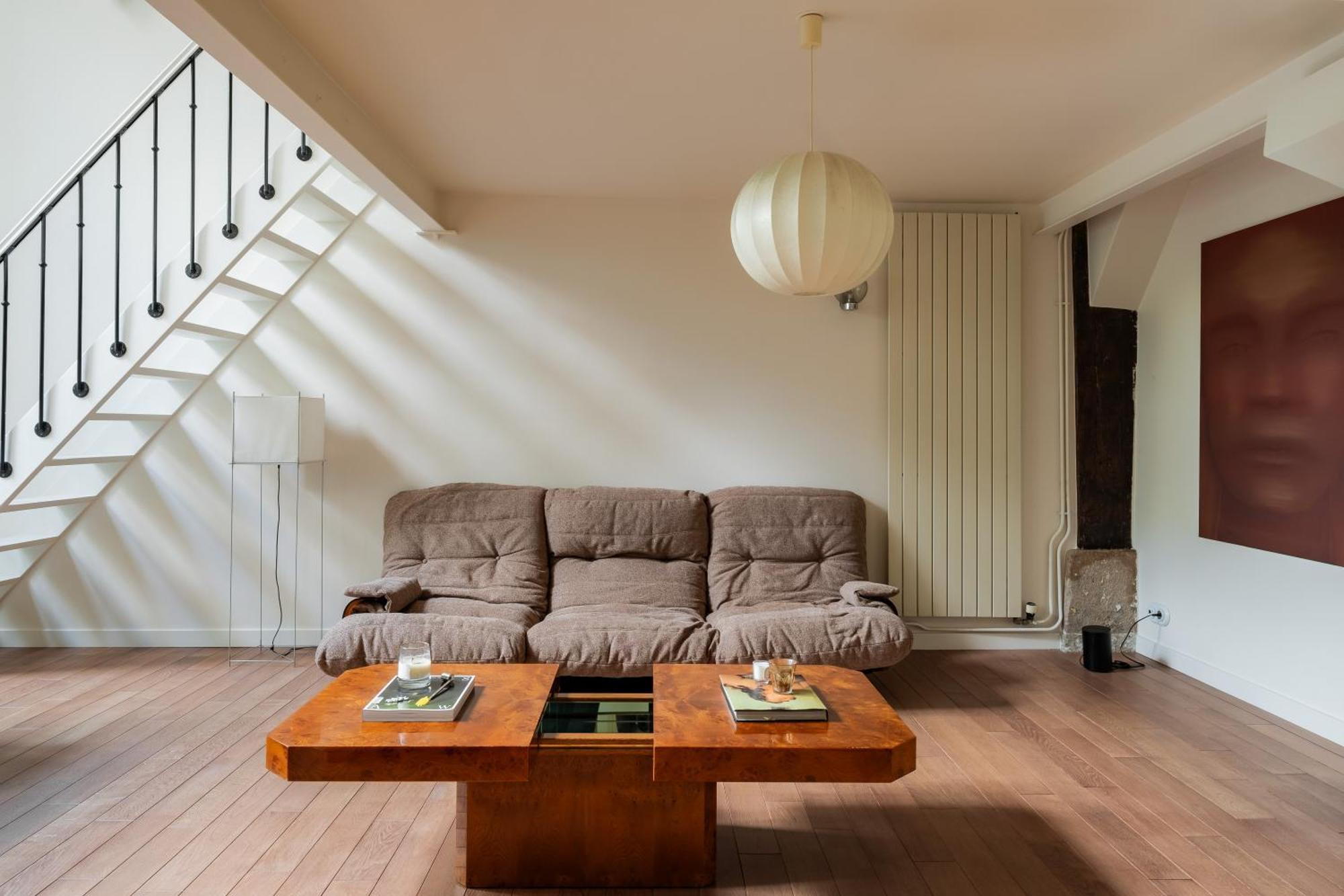 Apartment Veeve - Soaring Ceilings, Wondrous Windows *