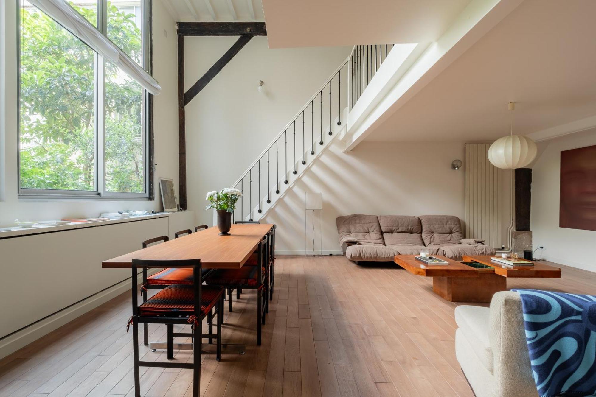 Apartment Veeve - Soaring Ceilings, Wondrous Windows Paris