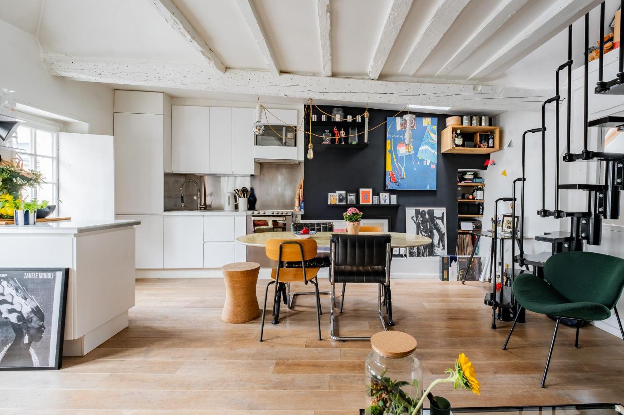 Veeve - Modern-chic Mezzanine Apartment Paris