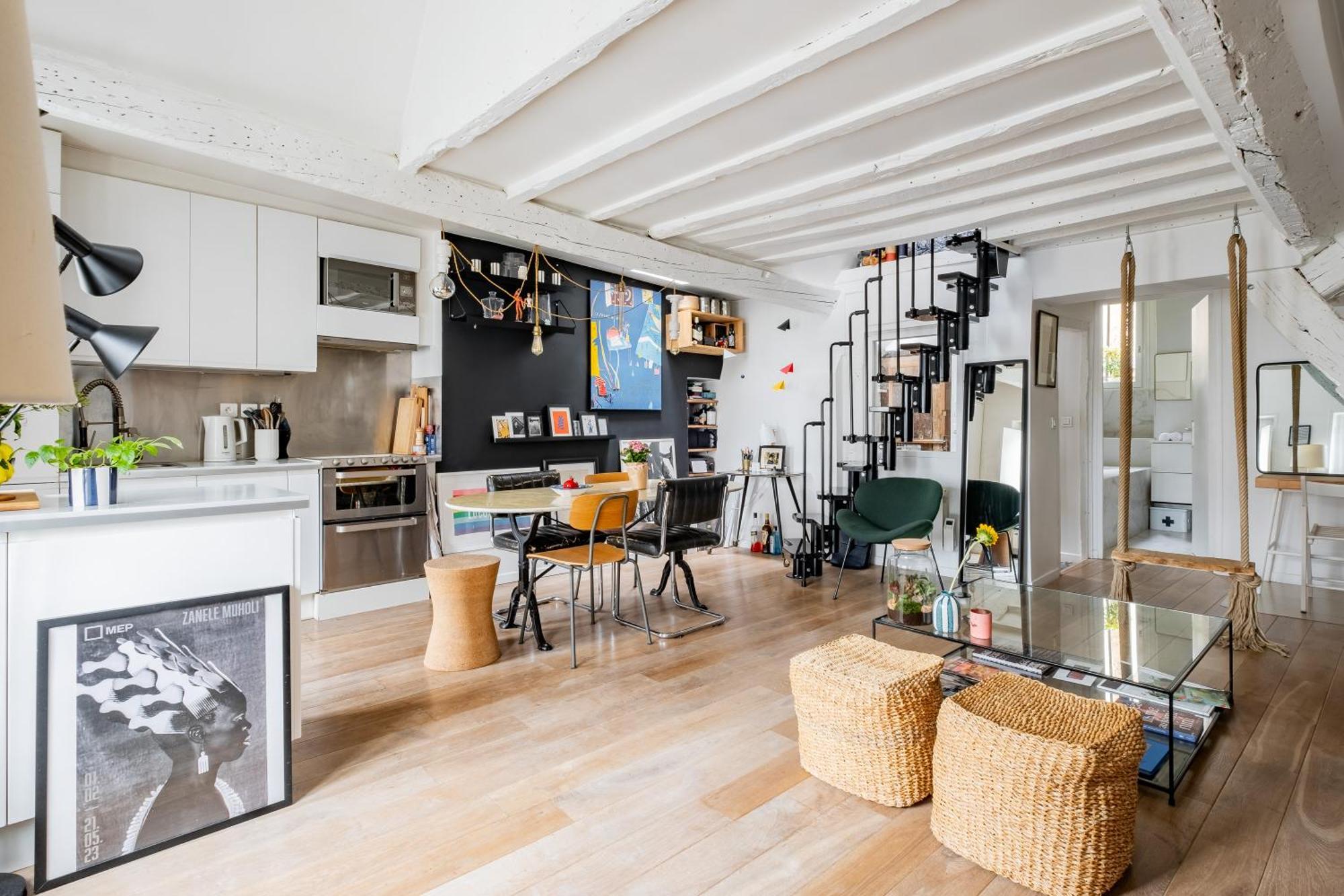 Veeve - Modern-chic Mezzanine Apartment