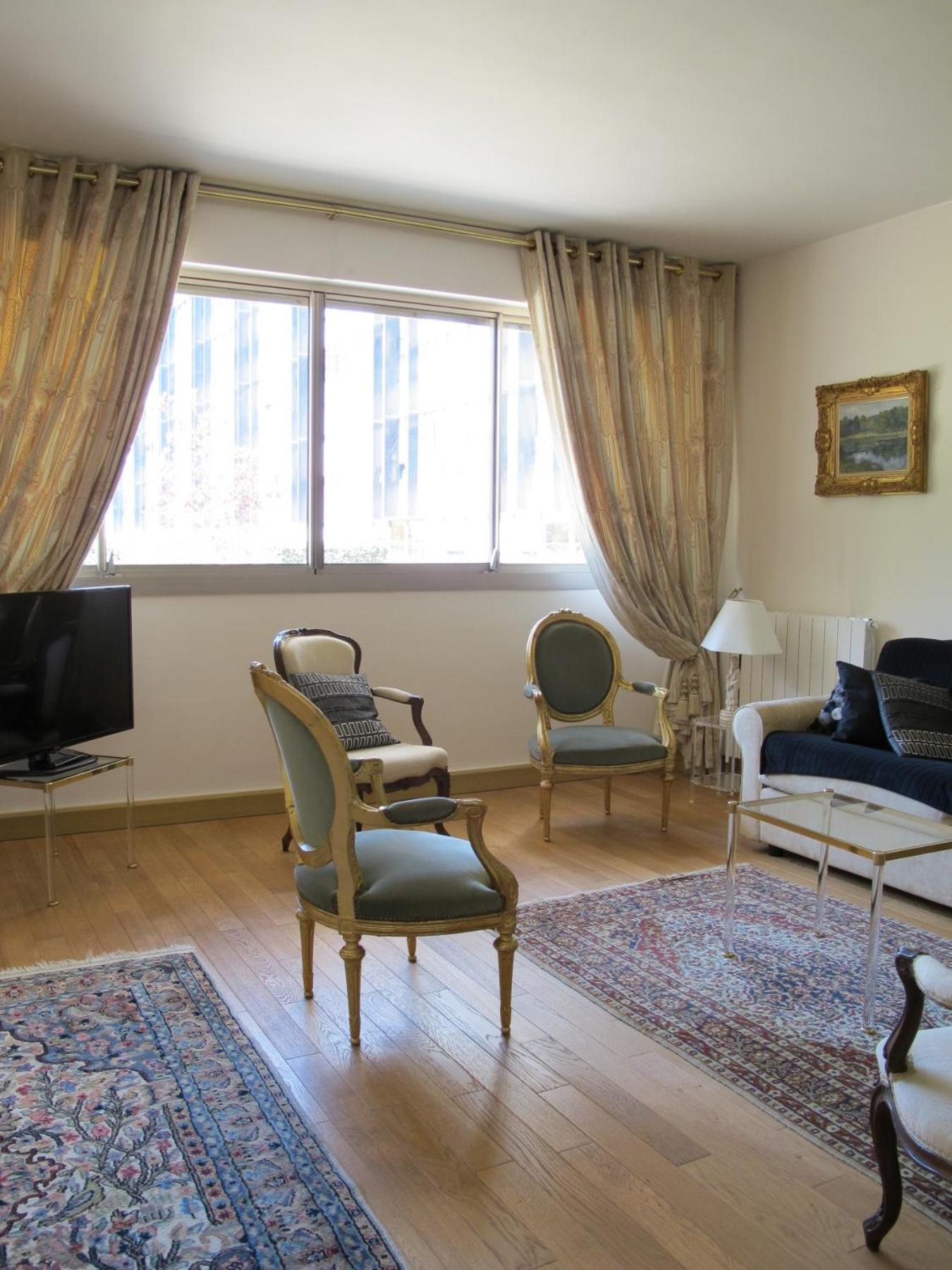 Appartement Rue De Courcelles - 8 *