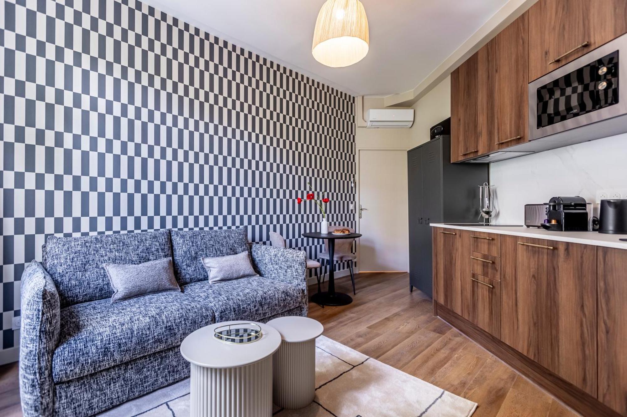 Sweett - Villiers Apartment *