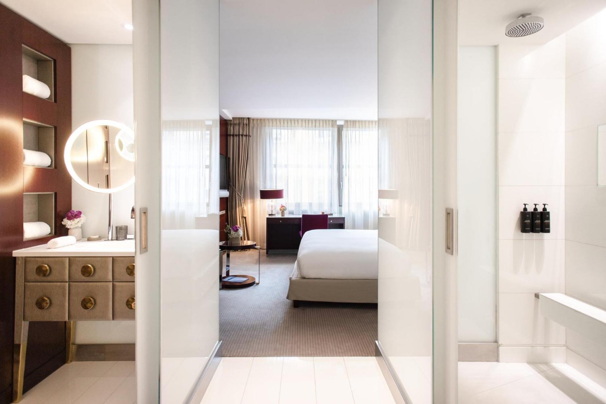 Mandarin Oriental, Hotel