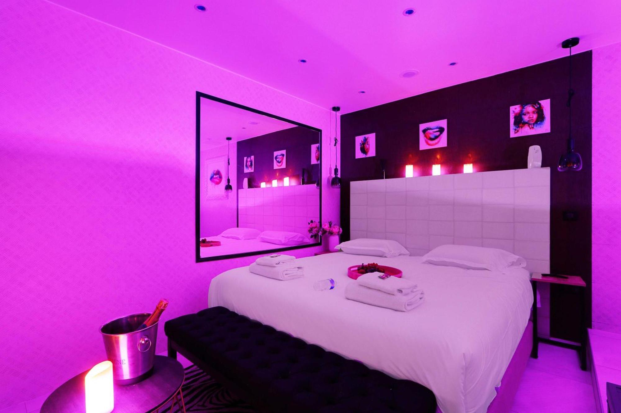 Intimate With Air Conditioner & Jacuzzi 2br 6p Montmartre Paris