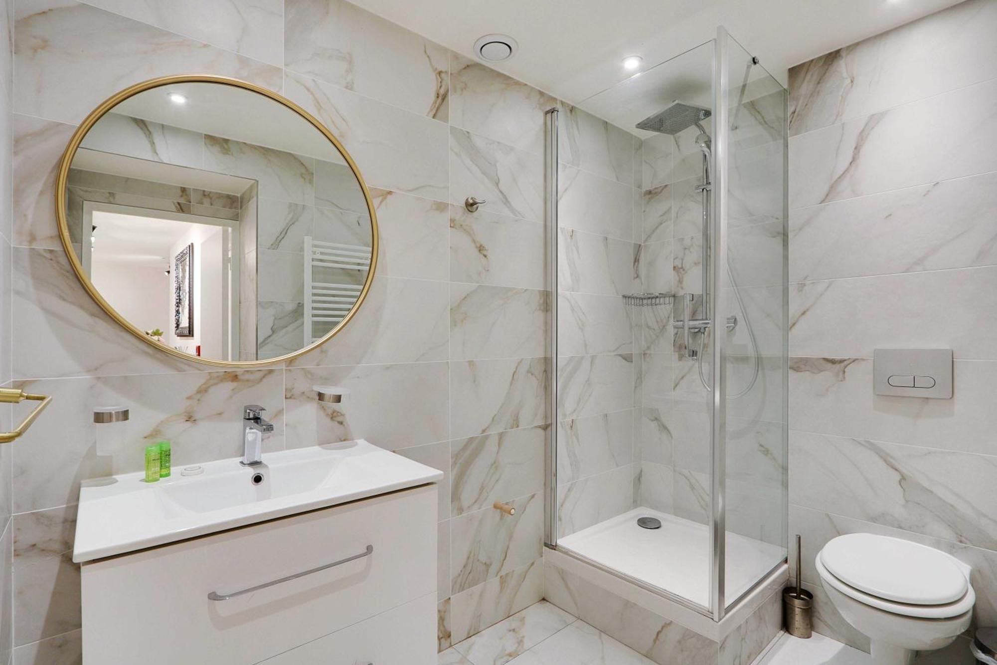 Intimate With Air Conditioner & Jacuzzi 2br 6p Montmartre Apartment *