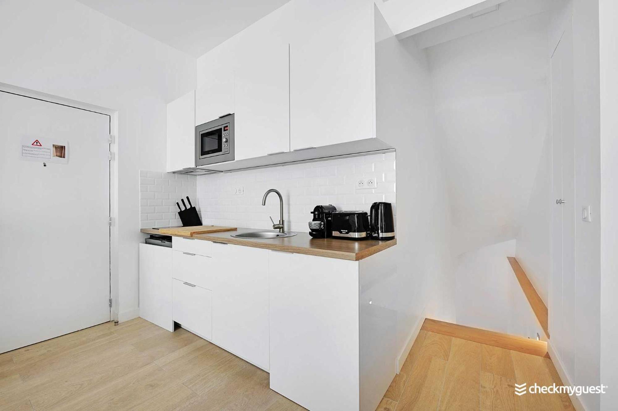 Apartment Intimate With Air Conditioner & Jacuzzi 2br 6p Montmartre *